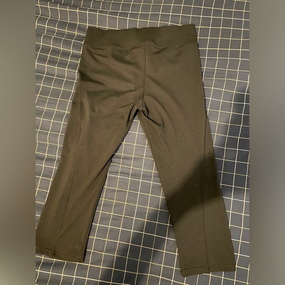 Like New Jet Black 3/4 Just Strong Capris - Picture 10 of 12